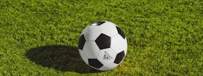 欧冠联赛足球比赛精彩射门瞬间特写